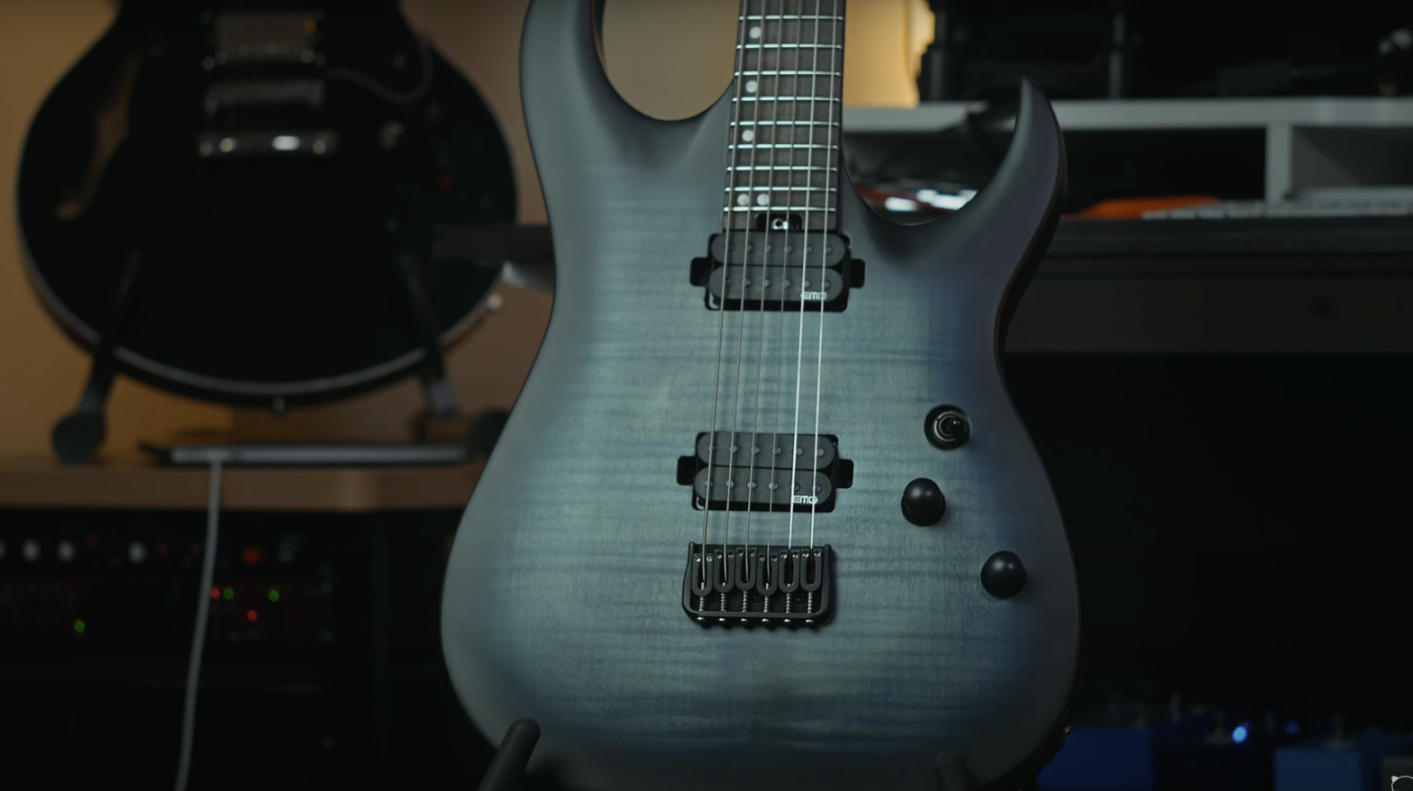 Pro Specced Baritone Guitar for Under 600€ – Harley Benton Amarok BT Review